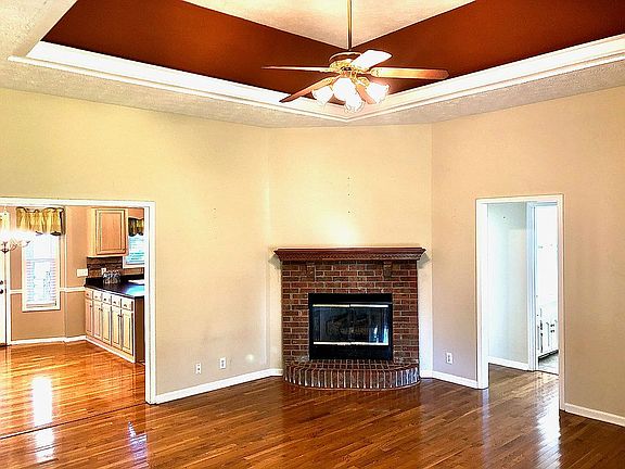 3rd image of 402 Highland Dr