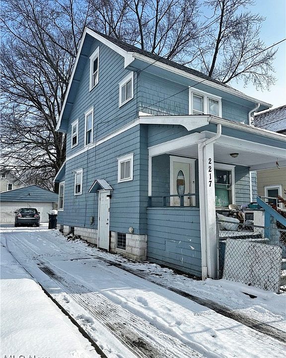 2nd image of 2217 10th St SW