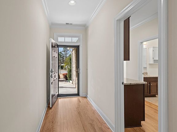 5th image of 967 Henry James Dr.