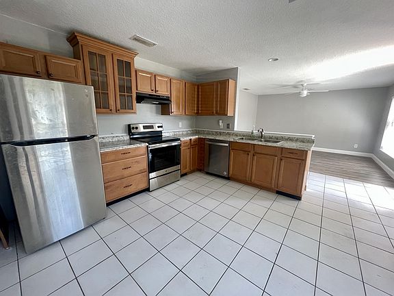 2nd image of 1713 Palmetto Ct