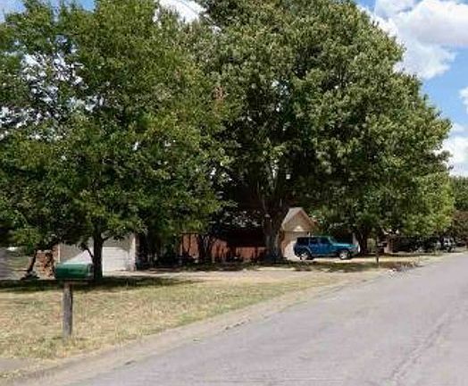 Exterior Neighborhood (street photo)