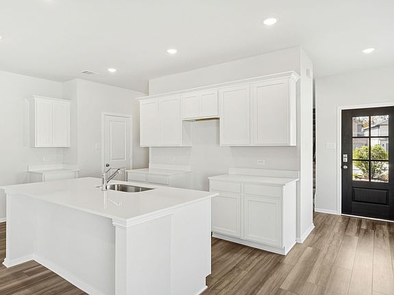 4th image of 1107 Novelle Bend Dr