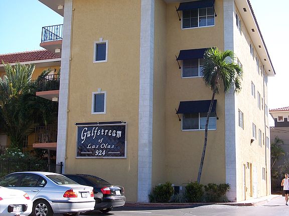 3rd image of 924 SE 2nd St APT 11
