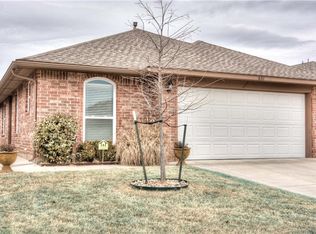 631 SW 37th St, Moore, OK 73160