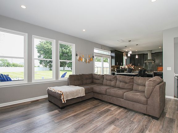 4th image of 465 Spring Ridge Dr