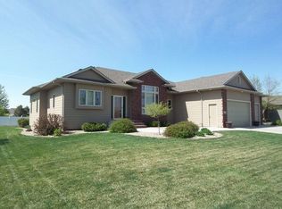 417 E Switch Grass Trl, Brandon, SD 57005