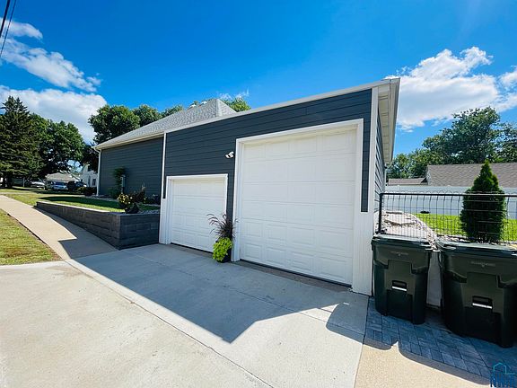 5th image of 1301 S Helen St