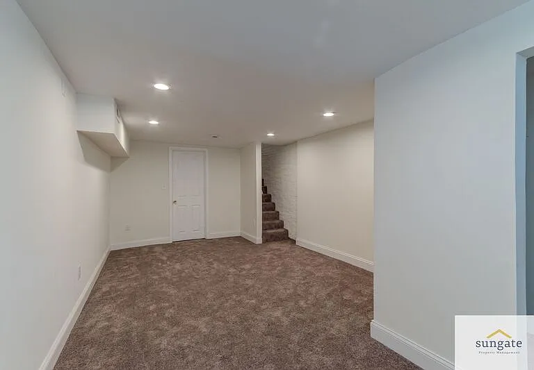 2726 E Monument St — Photo 16