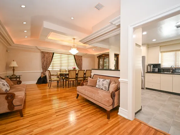 2629 East 65th Street image 4 of 25