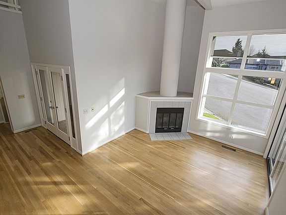 4th image of 11262 NE 37th Pl