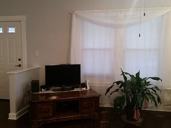 2nd image of 1010 Avenue D