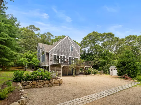 30 Hillside Path, Tisbury, MA 02568
