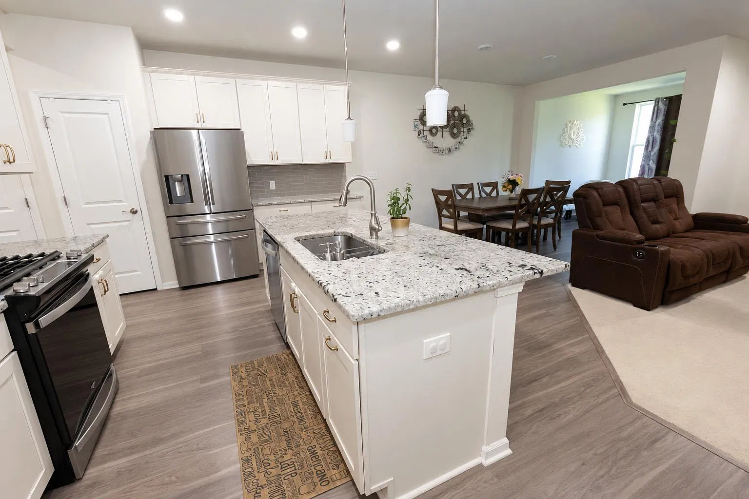3 bed, 2.5 bath, 2012 sqft, $2,700 — Photo 3