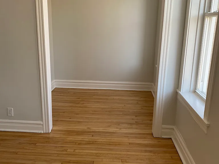 1916 N Winchester Ave #2 — Photo 4