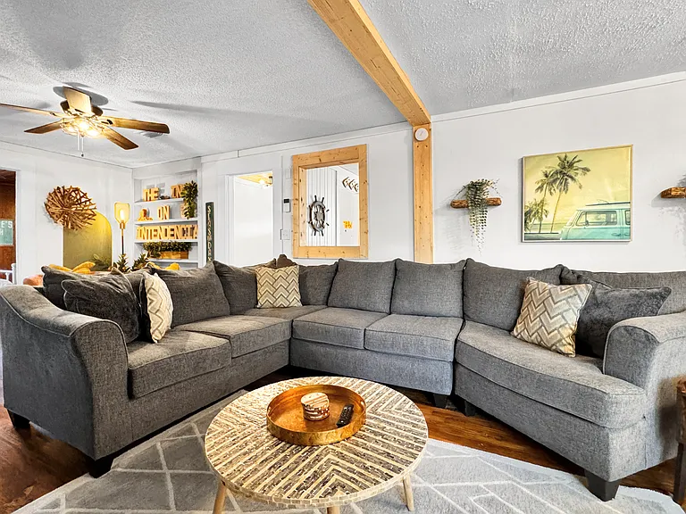 1666 W Intendencia St #B — Photo 9