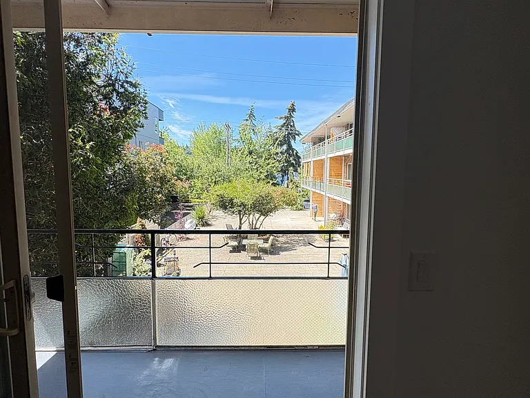 2345 Minor Ave E #9 — Photo 16