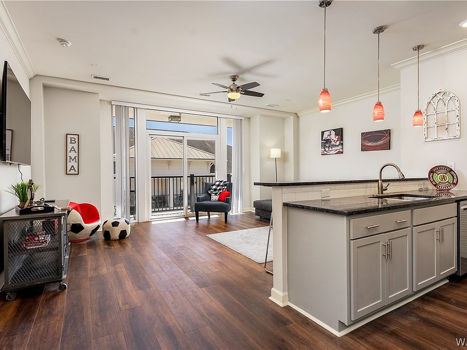 1st image of 511 11th St Unit 306