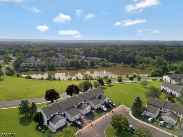 416 Willow Ct, Raritan Twp., NJ 08822