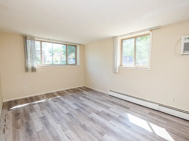 Minnehaha Apartments — Photo 22