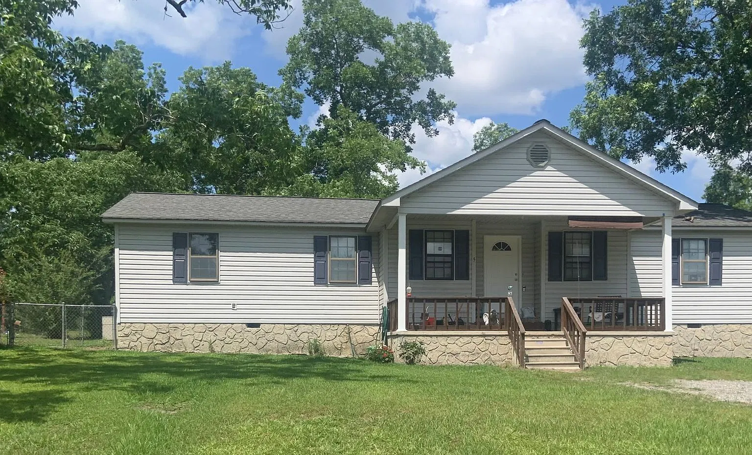 3 Bed/2 Bath Home — Photo 1