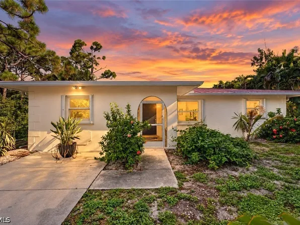 3628 Tropical Point Dr, Saint James City, FL 33956