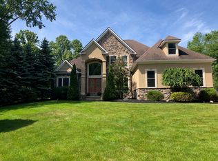 5672 Canyon Ridge Dr, Painesville, OH 44077