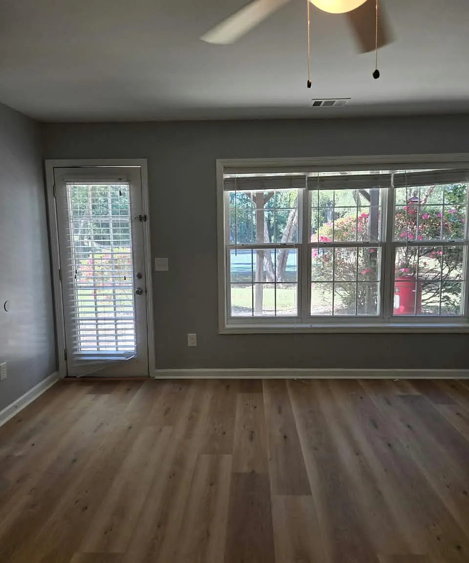 Studio, 400 sqft, $1,600 — Photo 3