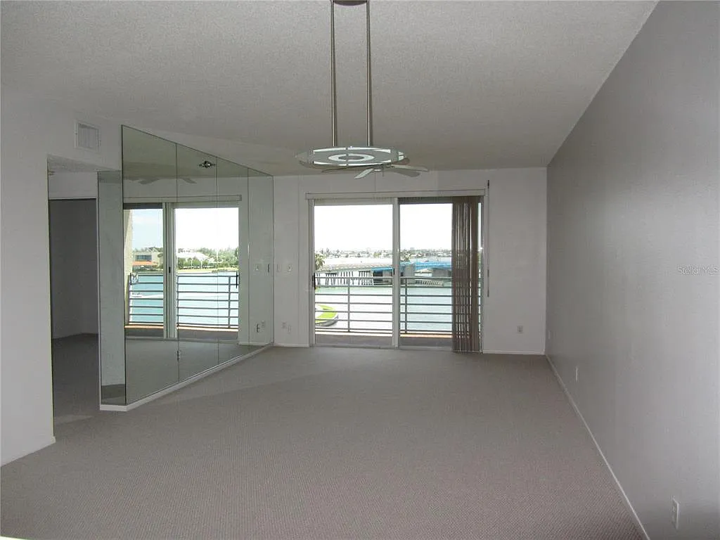 2 bed, 2.0 bath, 1200 sqft, $3,000 — Photo 4