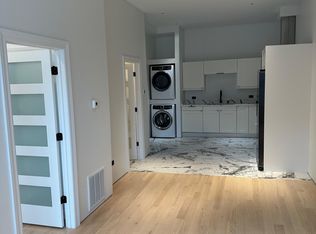 218 Washington St #1, Waukegan, IL 60085