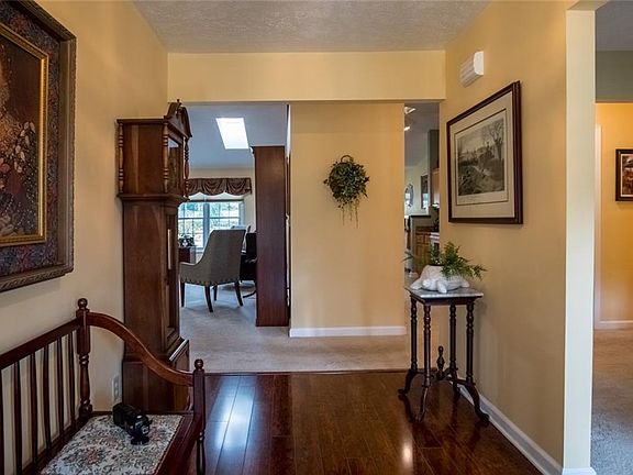 3rd image of 9917 Woodhurst Dr
