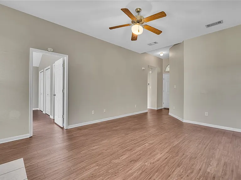 3715 Westfield Dr — Photo 2
