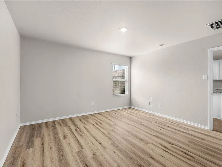 1412 Silver Oak Ln — Photo 14