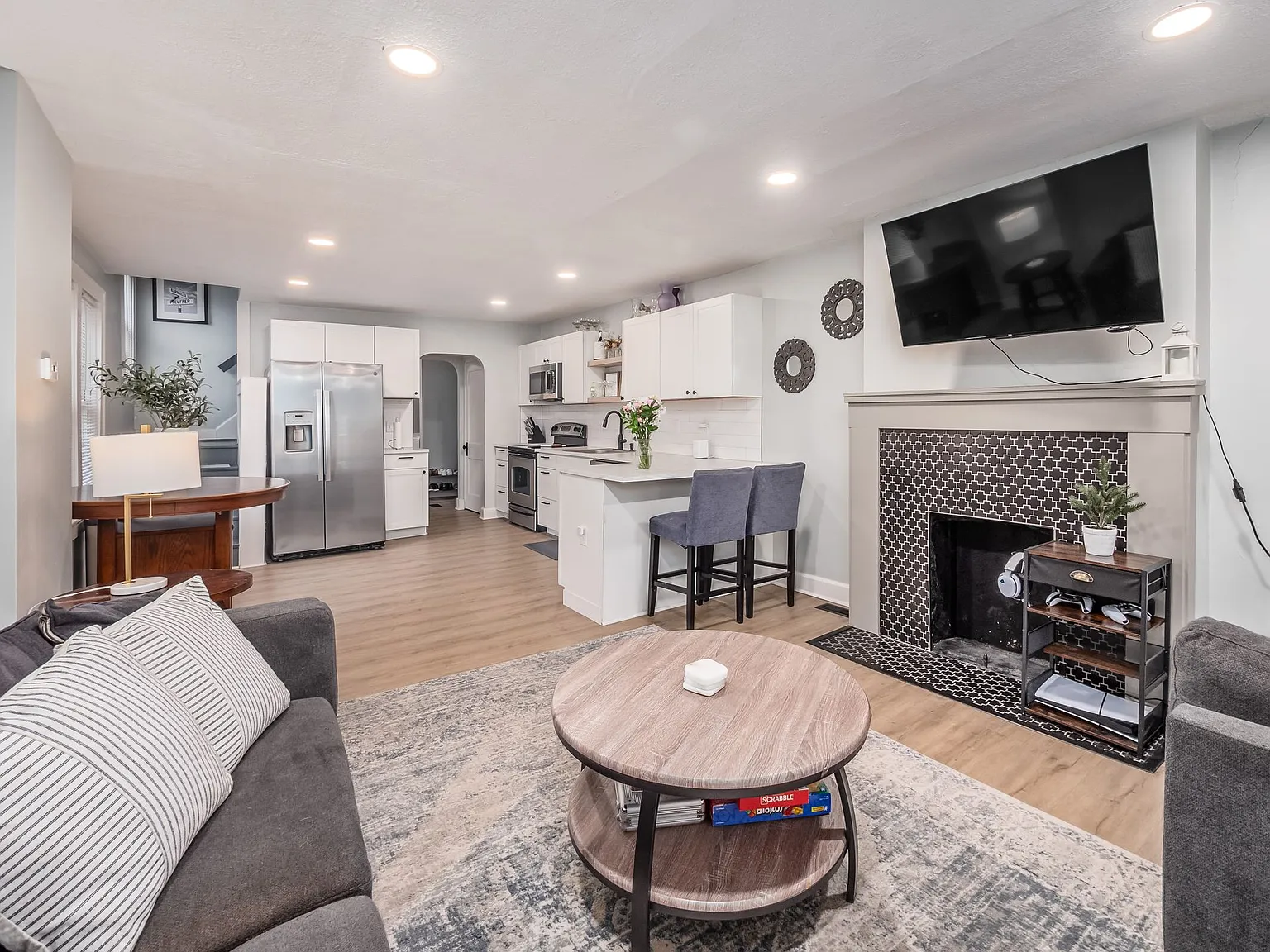 3 bed, 1.5 bath, 1170 sqft, $1,600 — Photo 2