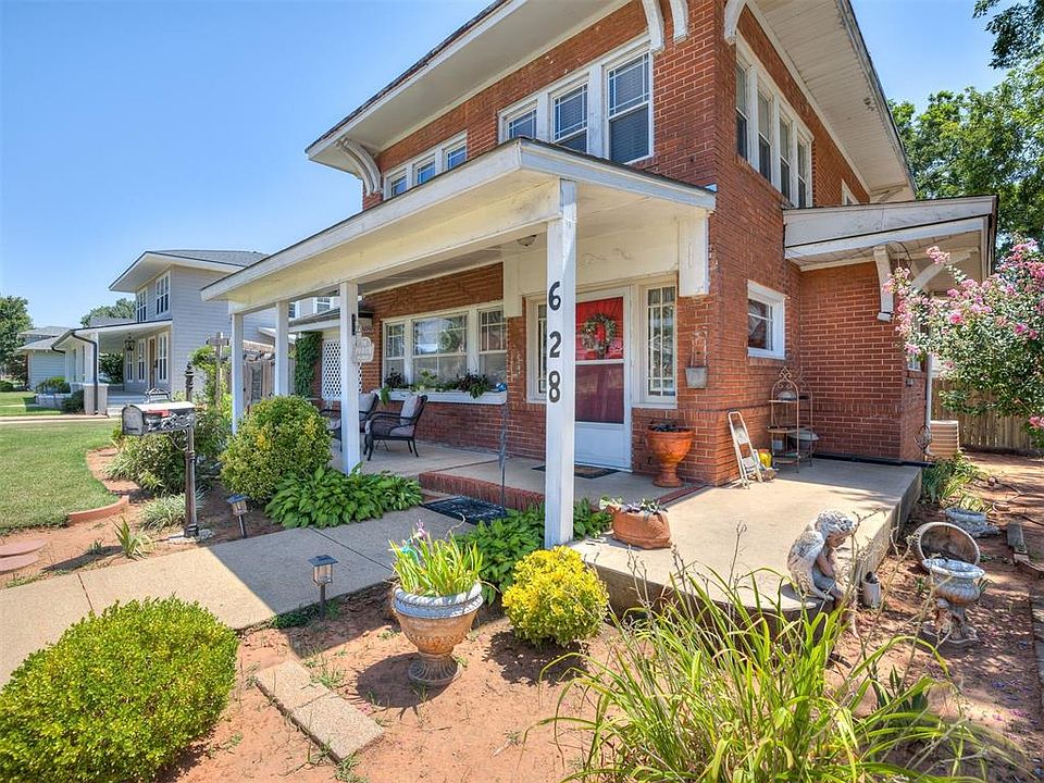 1st image of 628 W Main St