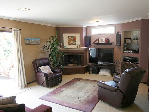 Living Rm w/ Fireplace