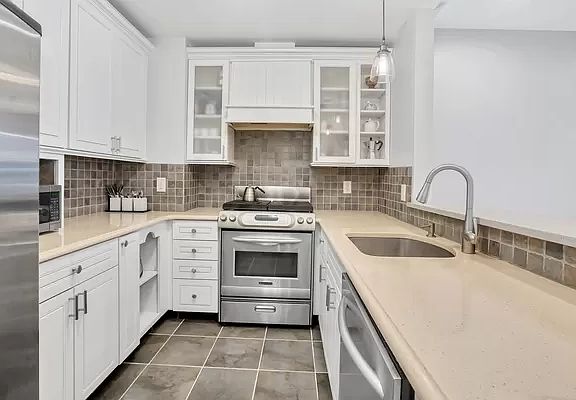 4th image of 9 W 131st St APT B1
