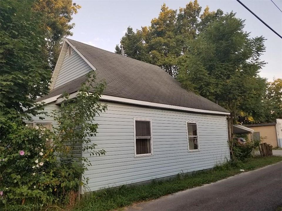 2nd image of 517 E 7th St