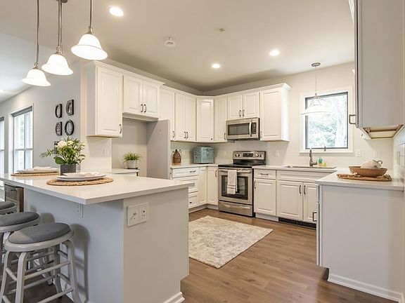 3rd image of 2501 Carmichael Ave NW