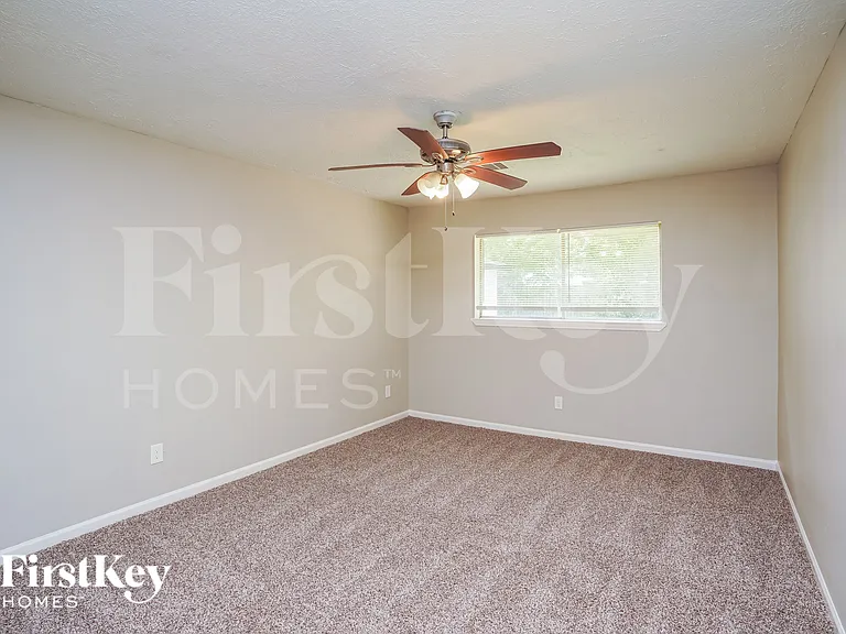 4909 Green Willow Ln — Photo 15