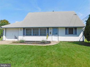 4 Candle Rd, Levittown, PA 19057