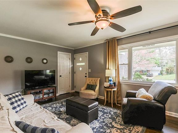 4th image of 840 Lake Ct SE