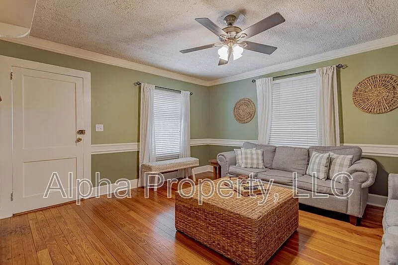 3 bed, 2.0 bath, 1450 sqft, $1,825 — Photo 3