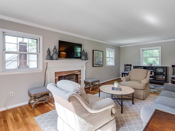 4th image of 8012 Candlewood Dr