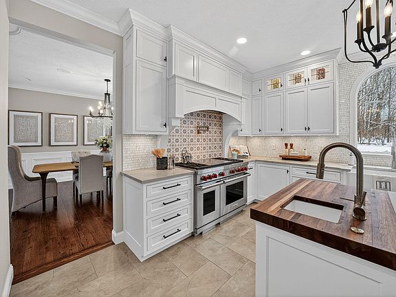 5th image of 3334 Deer Lake Dr