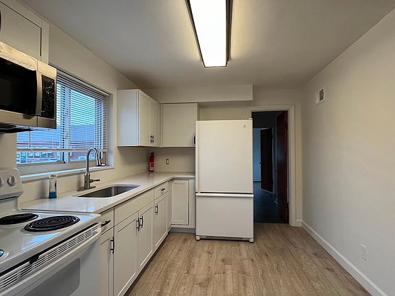3rd image of 533 E Dorothy Ln Unit 1