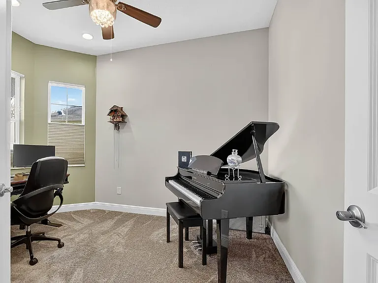 30724 Lindentree Dr — Photo 8
