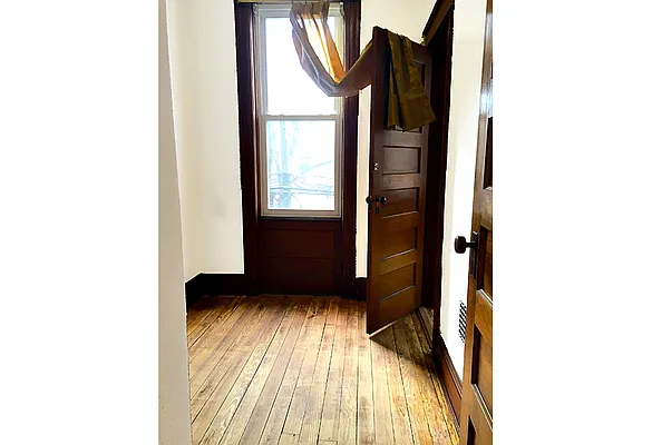 Rented by Capri Jet Realty Corp | media 14