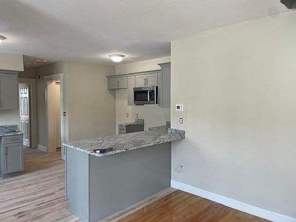 4th image of 154 Lovell St