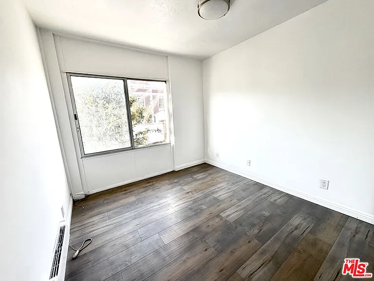 250 Linden Ave #201 — Photo 12