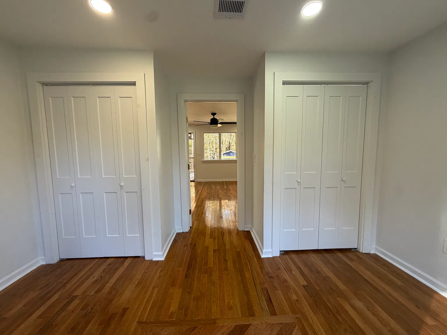 3 bed, 1300 sqft, $3,900 — Photo 2
